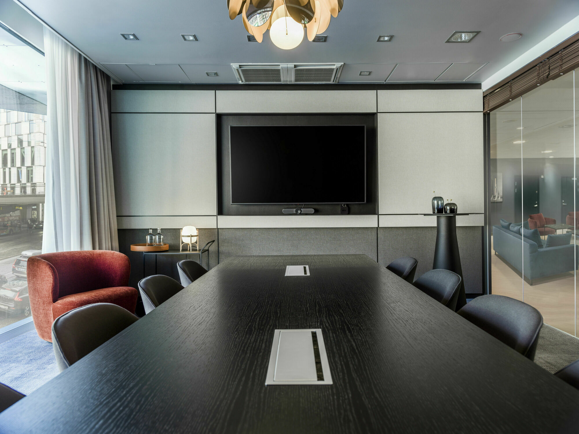 Radisson Blu Royal Viking Hotel, Stockholm Ngoại thất bức ảnh Meeting room with a conference table and a large screen